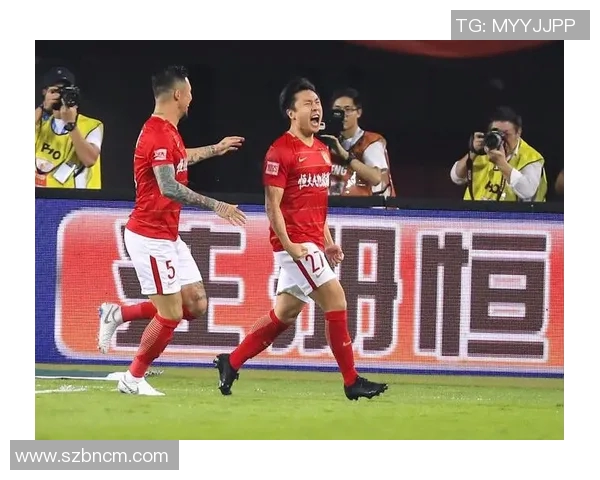 广州恒大迎战北京人和争夺中超联赛关键三分的激烈对决